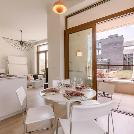 Beautiful And Bright With Terrace Οστένδη